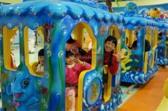 來自深海的陸地之約，兒童游樂設施之海洋軌道小火車