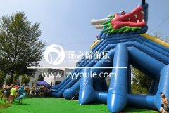 在兒童水上樂園設備中有一條守護您的神龍！